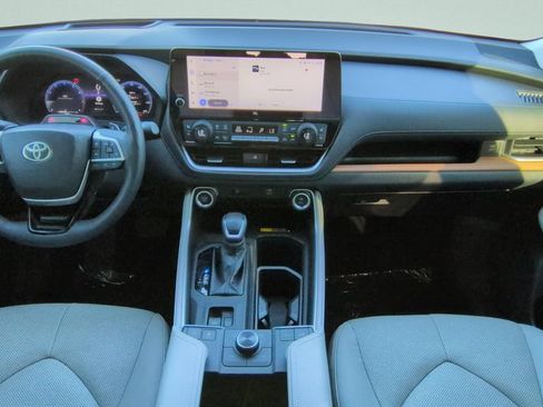 Used 2024 Toyota Grand Highlander AWD image 14