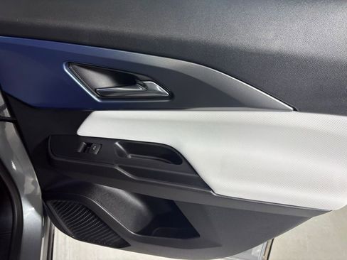 Used 2025 Chevrolet Equinox EV LT w/ Convenience Package image 18