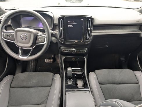 Used 2023 Volvo XC40 Recharge Ultimate image 21