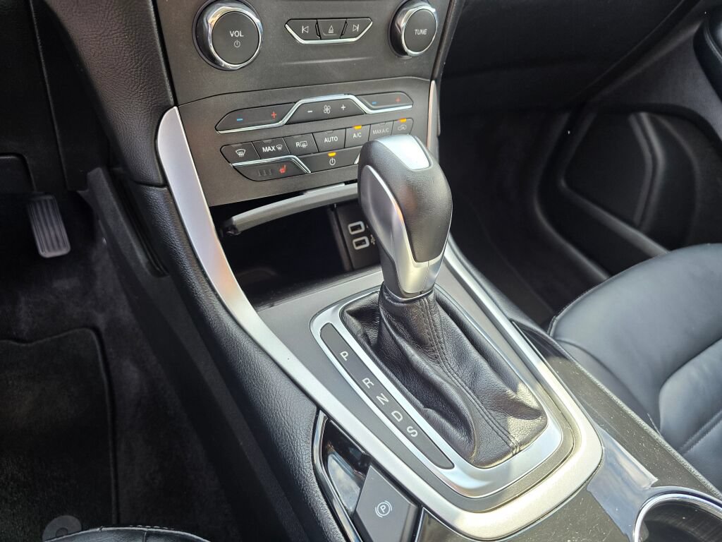 Used 2016 Ford Edge SEL w/ Equipment Group 201A AWD/4WD image 30
