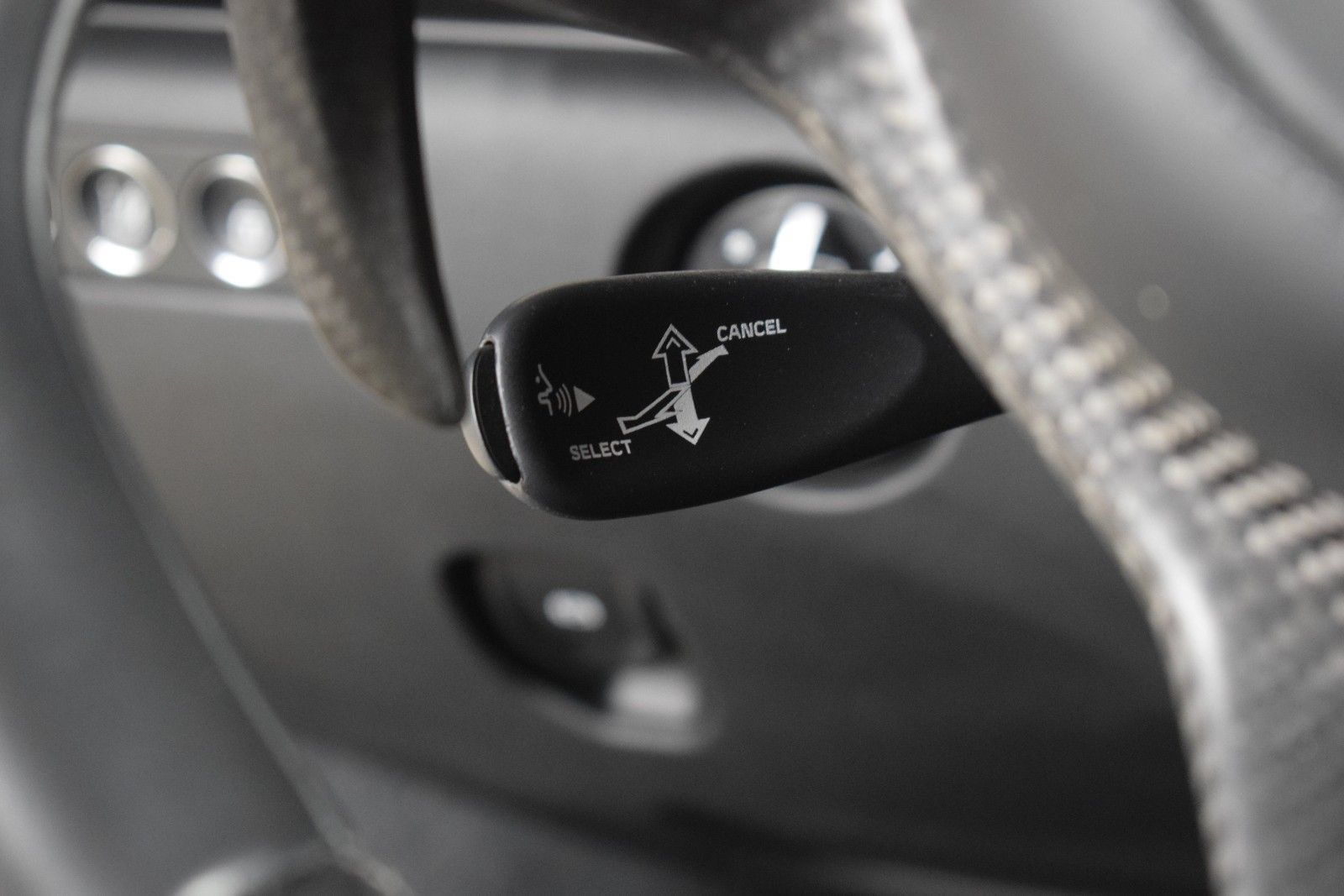 Used 2024 McLaren Artura RWD image 22