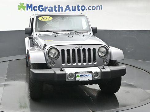 Used 2014 Jeep Wrangler Unlimited Sahara w/ Connectivity Group AWD/4WD image 5