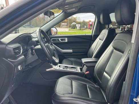 Used 2022 Ford Explorer XLT w/ Equipment Group 202A image 11