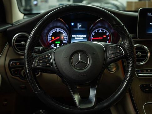 Used 2019 Mercedes-Benz GLC 300 4MATIC w/ Parking Assistance Package image 18