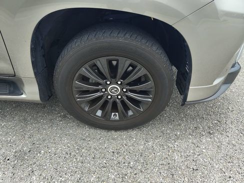 Used 2023 Lexus GX 460 Premium w/ Accessory Package AWD/4WD image 6