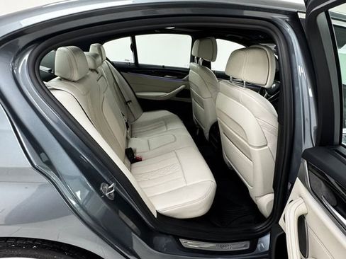 Used 2022 BMW 540i xDrive w/ Premium Package image 16