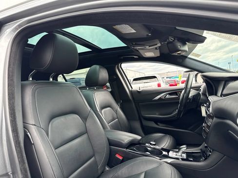 Used 2017 INFINITI QX30 Premium w/ Navigation Package AWD/4WD image 31