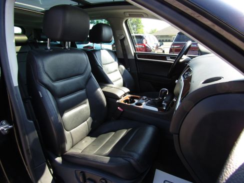 Used 2014 Volkswagen Touareg VR6 image 27