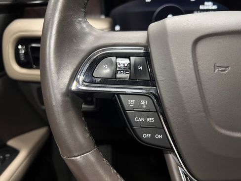 Used 2022 Lincoln Nautilus Reserve w/ Luxury Package image 26