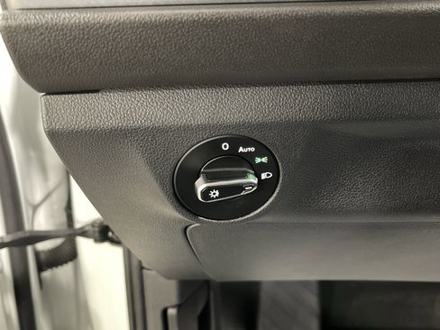 Used 2024 Volkswagen Jetta SE w/ Panoramic Sunroof Package image 19