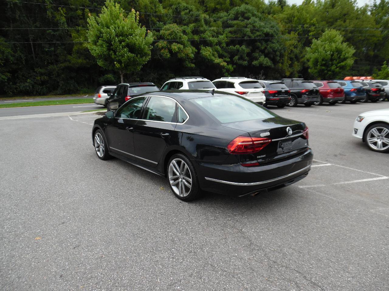 Used 2017 Volkswagen Passat 1.8T R-Line FWD image 3