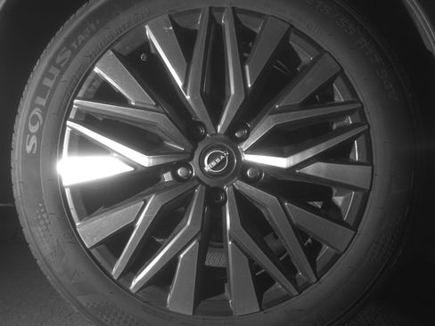 Used 2025 Nissan Altima 2.5 SV FWD image 15