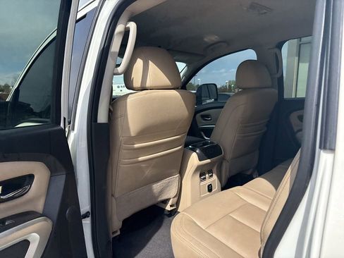 Used 2018 Nissan Titan SL w/ Chrome Package image 38