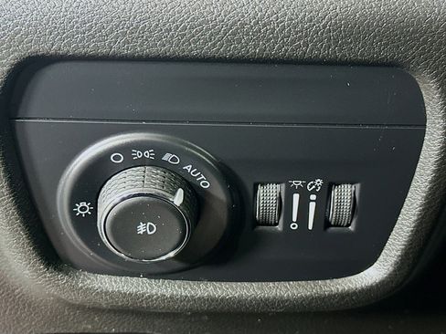 Used 2023 Jeep Grand Cherokee L Limited AWD/4WD image 17