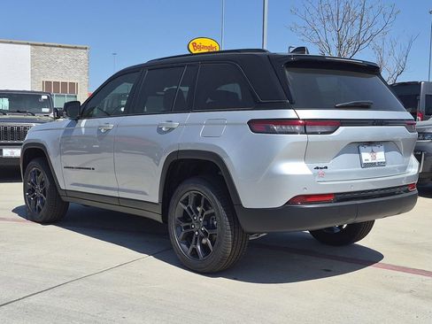 New 2025 Jeep Grand Cherokee Limited image 3