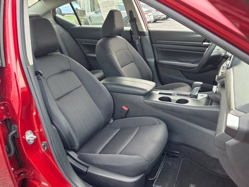 Used 2025 Nissan Altima 2.5 SV FWD image 15