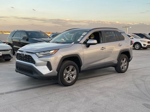 Used 2023 Toyota RAV4 LE AWD/4WD image 4
