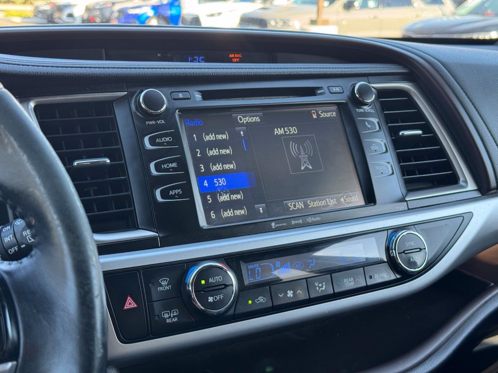 Used 2016 Toyota Highlander Plus FWD image 14
