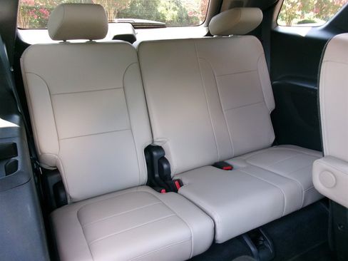 Used 2023 Chevrolet Traverse LT w/ LPO, Floor Liner Package AWD/4WD image 28