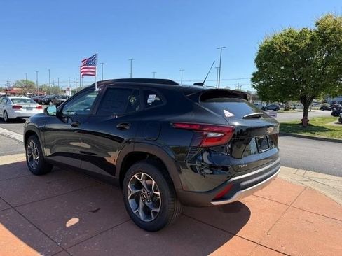 New 2026 Chevrolet Trax LT w/ LT Convenience Package FWD image 7