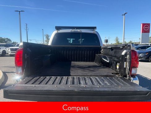 Used 2018 Toyota Tacoma TRD Off-Road image 11