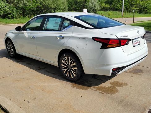 New 2026 Nissan Altima 2.5 SV FWD image 4