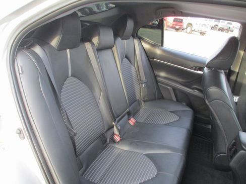 Used 2018 Toyota Camry SE image 16