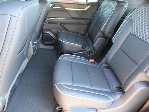 Used 2024 GMC Acadia Denali w/ Super Cruise Package image 30