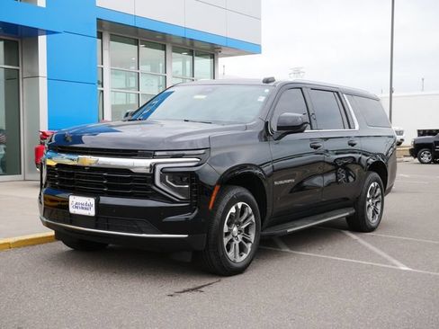 Used 2025 Chevrolet Suburban LS AWD/4WD image 2