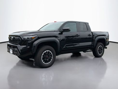 Used 2024 Toyota Tacoma TRD Off-Road AWD/4WD image 3