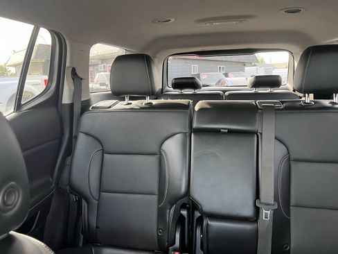 Used 2021 GMC Acadia SLT w/ Technology Package FWD image 14