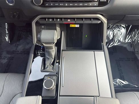 Used 2023 Toyota Sequoia Limited image 18