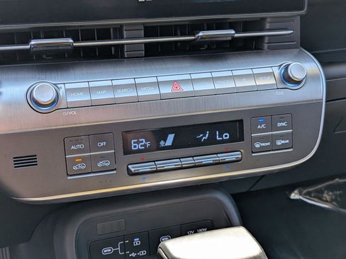 Used 2025 Hyundai Kona SEL FWD image 21