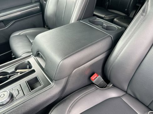 Used 2024 Ford Expedition XLT RWD image 21