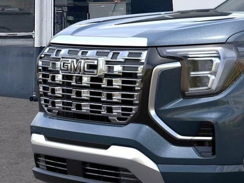 New 2026 GMC Terrain Denali w/ LPO, Black Badging Package AWD/4WD image 13