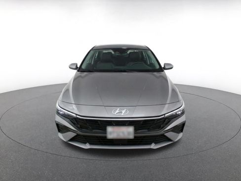 Used 2025 Hyundai Elantra Limited FWD image 2