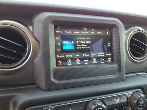 Used 2023 Jeep Gladiator Sport AWD/4WD image 24