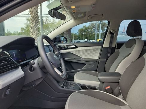 Used 2023 Volkswagen Taos S FWD image 2