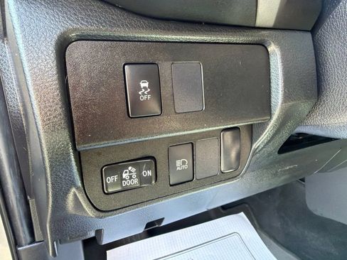 Used 2021 Toyota Tacoma SR5 AWD/4WD image 19