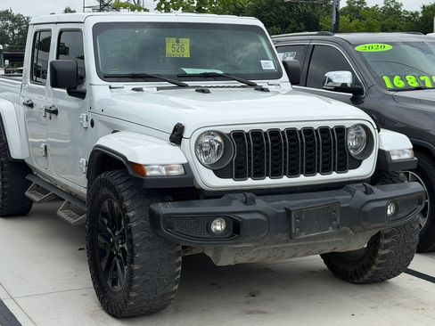Certified 2025 Jeep Gladiator Sport AWD/4WD image 13