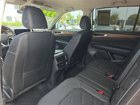 Used 2025 Volkswagen Atlas SE FWD image 13