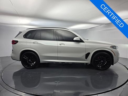 Used 2024 BMW X5 sDrive40i w/ Executive Package RWD image 3