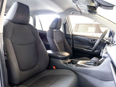 Used 2021 Toyota RAV4 LE w/ Carpet Mat Package (TMS) AWD/4WD image 26