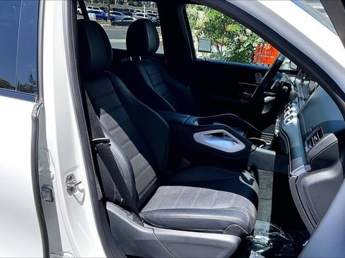 Used 2023 Mercedes-Benz GLS 450 4MATIC image 7