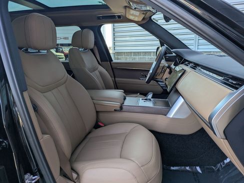 Certified 2025 Land Rover Range Rover SE image 29