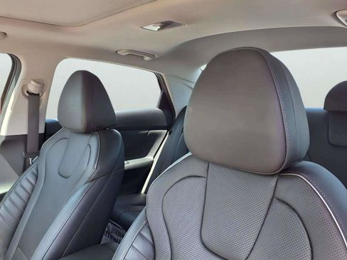 Certified 2025 Hyundai Elantra Limited FWD image 15