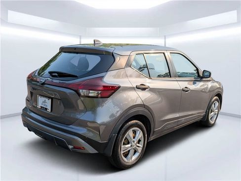 Used 2022 Nissan Kicks S FWD image 3
