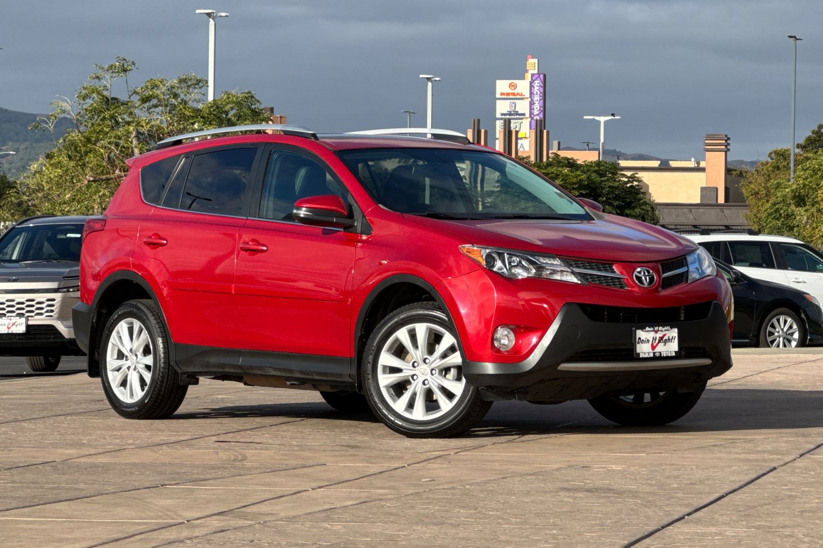 Used 2013 Toyota RAV4 Limited AWD/4WD image 2