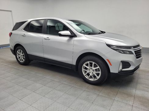 Used 2022 Chevrolet Equinox LT w/ Driver Convenience Package image 11