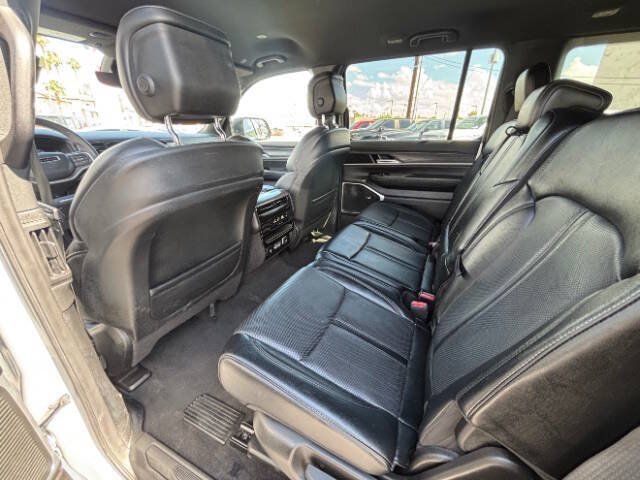 Used 2024 Jeep Wagoneer L Series II RWD image 17